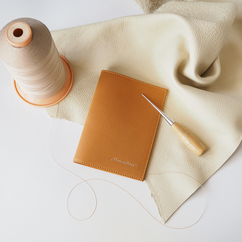 Обложка для паспорта из натуральной кожи теленка, золотого цвета