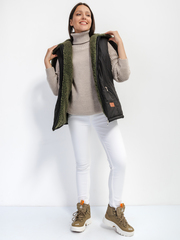 Жилет женский на меху с расстегивающимся капюшоном