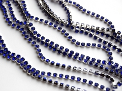 Стразовая цепочка 2 мм синий, родий