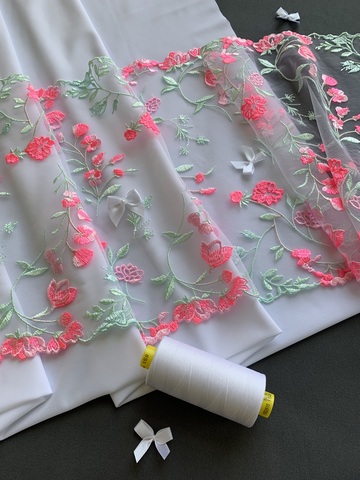 Вышивка на сетке белая/ментол 23 см