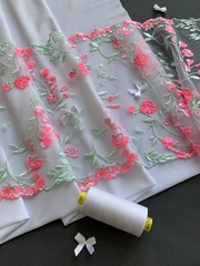 Вышивка на сетке белая/ментол 23 см