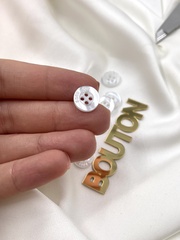 Пуговицы ХугоБ. белый перламутр