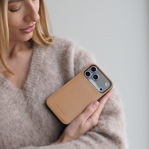 Чехол-накладка для iPhone 17 Pro из кожи сафьяно, цвета кэмел