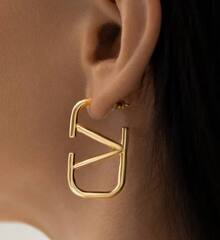 20184- Небольшие серьги с логотипом буквой V из латуни в стиле VALENTINO