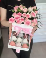Мини шкатулка с кустовыми розами (9 клубничек в шоколаде)