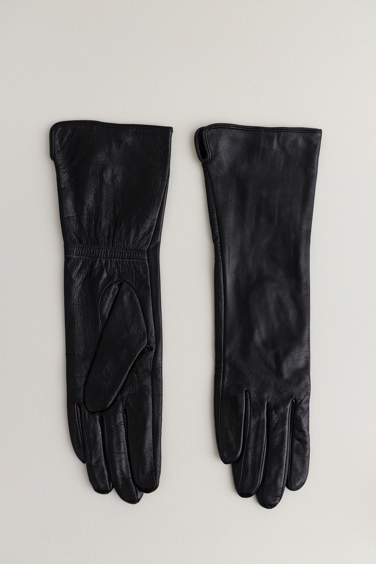 Кожаные перчатки в классическом стиле