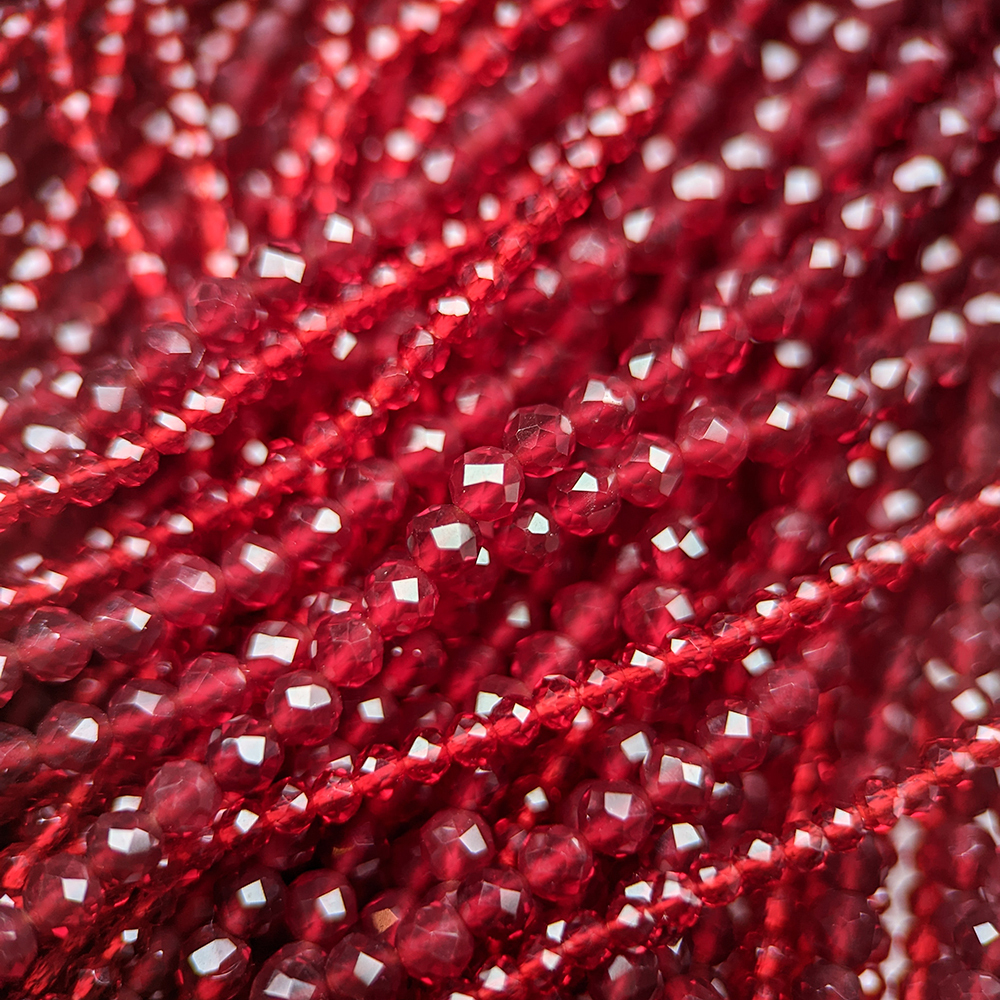 Рубиновая шпинель синтетическая, 2мм, шар, микроогранка