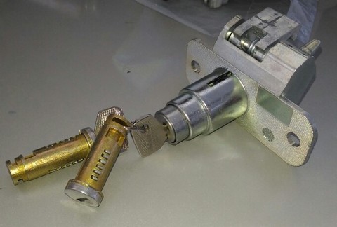 ЗАМОК ЗАДНИЙ ОКА+ЛИЧИНКИ К-Т