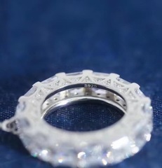 4782- Кольцо-дорожка из серебра с кисточкой из цепочек с каплевидными цирконами