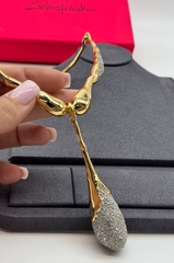 Колье жесткое с подвеской капля в стиле Schiaparelli