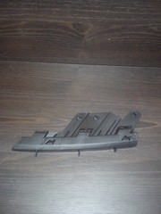 КРОНШТЕЙН ФАРЫ CRUZE ЛЕВОЙ НИЖНИЙ ПЛАСТИК GM