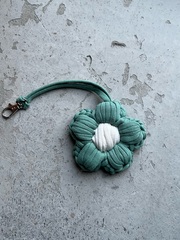 Брелок-цветок светло-зеленый