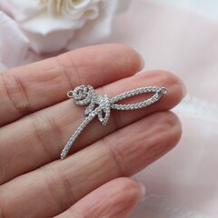 Подвеска Цветок розы с фианитами 42*16 мм, родий, П959