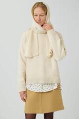 Шарф с капюшоном молочного цвета