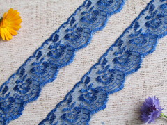 Вышивка на органзе, ш. 4,3 см.