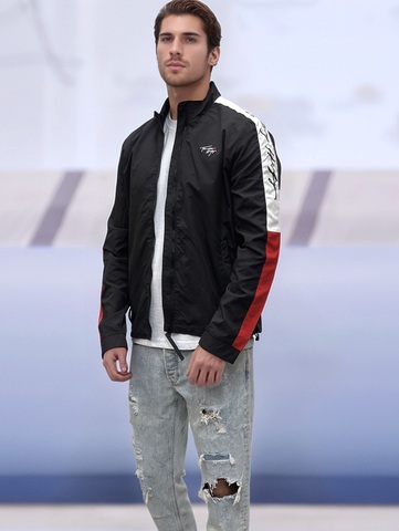 Куртка TOMMY HILFIGER 000142bl