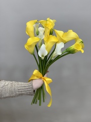 Букет 15 калл в ленте