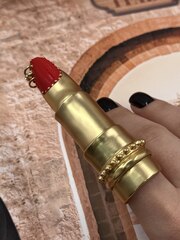 Кольцо-трансформер Скиапар. в виде пальца с красным ногтем и пирсингом