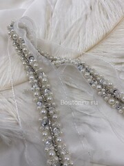 Тесьма на белой сетке с жемчугом и стразами
