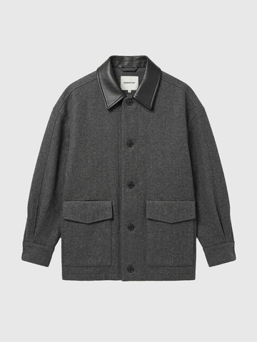 Куртка с контрастным воротником и накладными карманами 