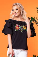 Черная блузка с вышивкой цветы