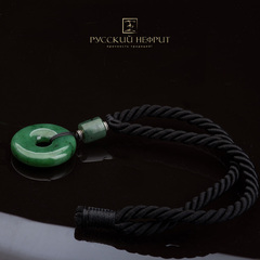 Диск Би на шнурке. Зелёный нефрит