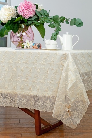 Скатерть 180x180 Domus 3557 Ivory кружевная
