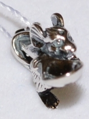 Денежная мышка (фигурка из серебра).