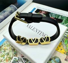 Браслет VALENTINO из каучука с тремя подвесками логотипами