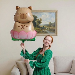 Фигура гелиевая Капибара в лотосе