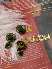 Пуговицы бронзовые неровной формы с зеленым камнем