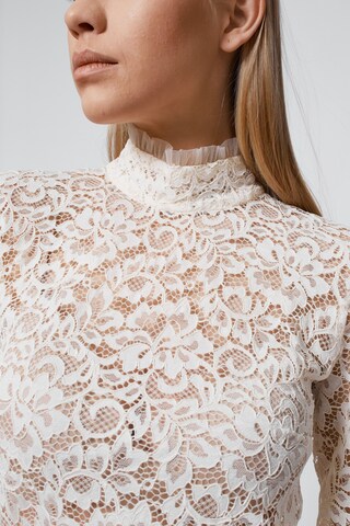 БЛУЗА ИЗ КРУЖЕВА