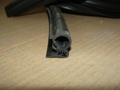 Уплотнение проема двери задка УАЗ-3160,3163 (4685 мм) однотрубчатое