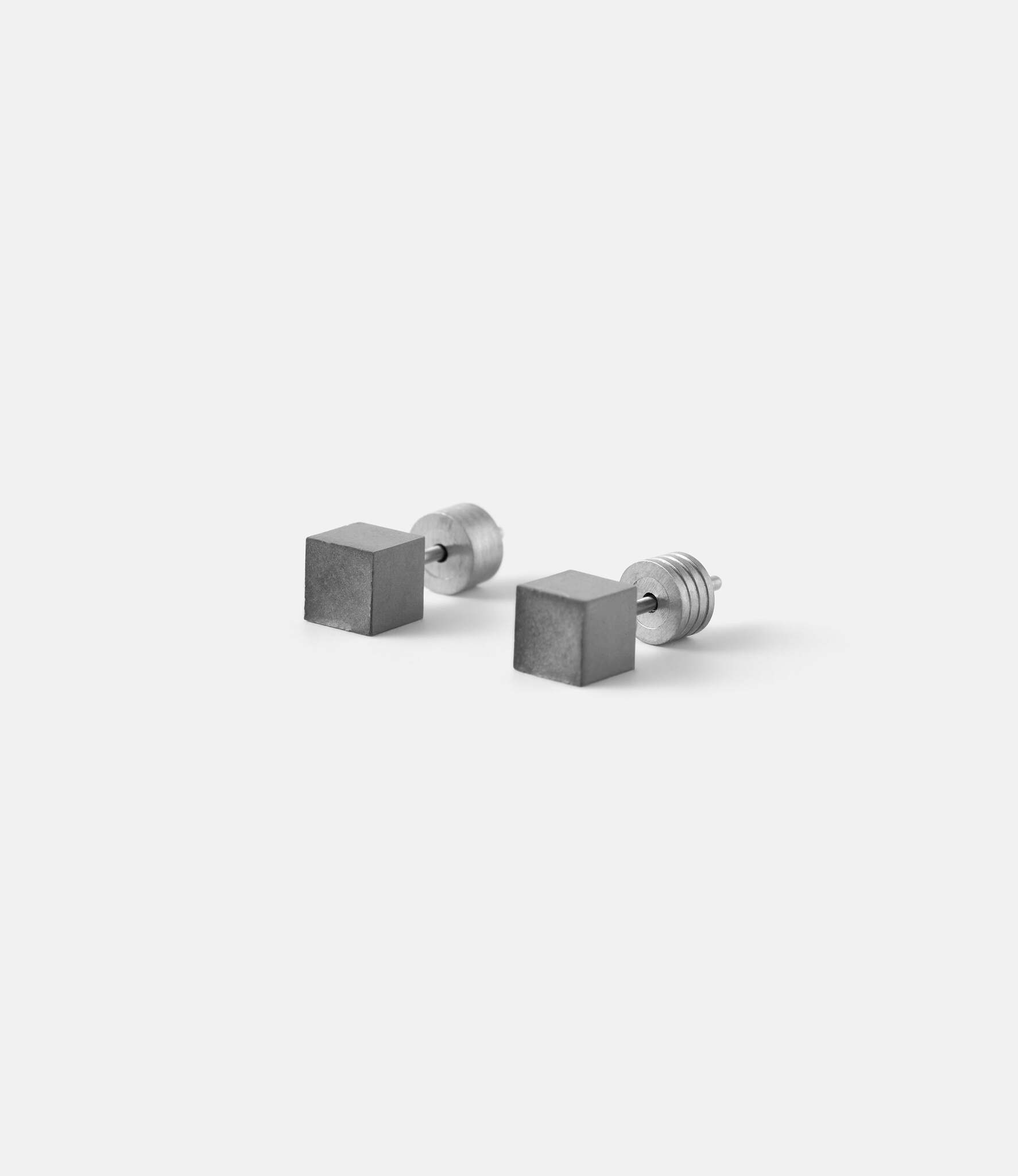 22 Studio Cube Earring Original — серьги из бетона