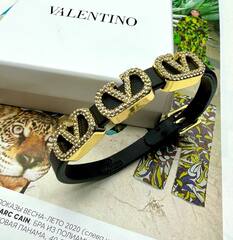 Браслет VALENTINO из каучука с тремя подвесками логотипами