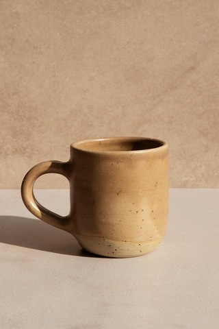 Чашка бежевая, высокая