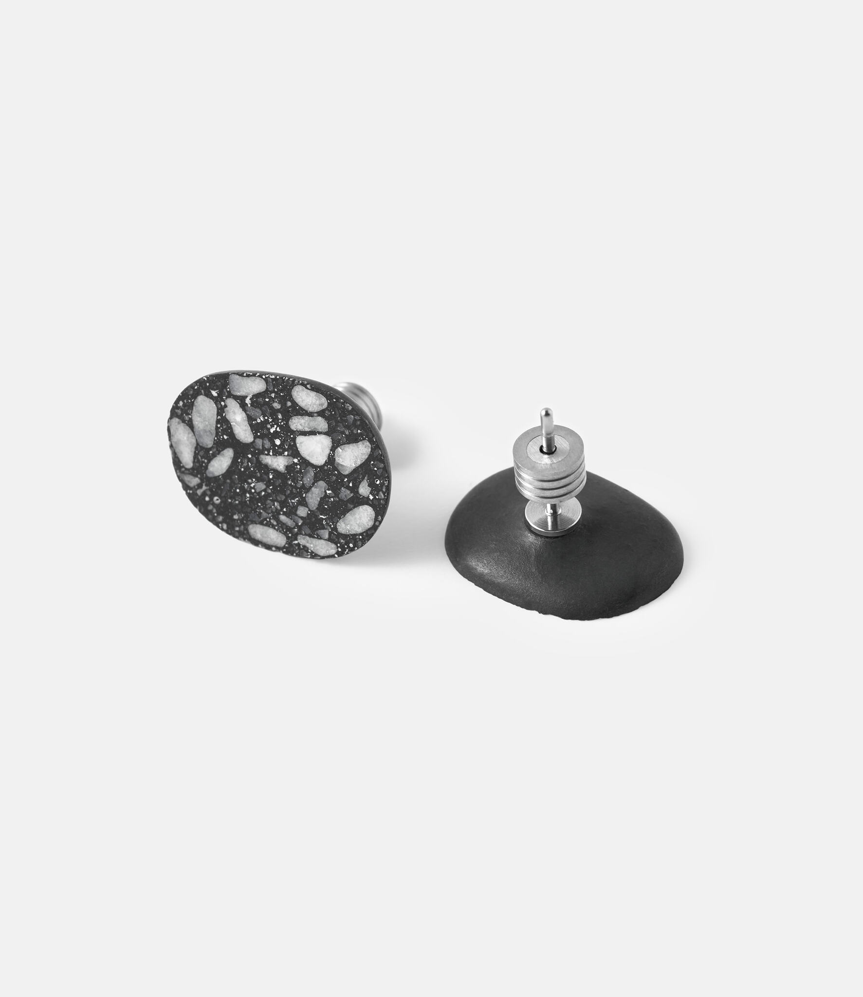 22 Studio Серьги Pebble Earring Dark Grey