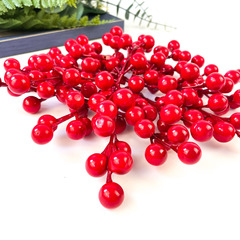 Ягоды красные искусственные, на ветке 5 -7 ягод 10-13 мм, набор 20 шт.