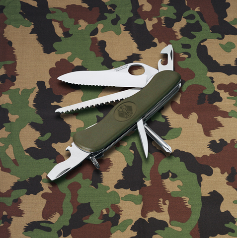 Нож Victorinox Military, 111 мм, 11 функций, зеленый