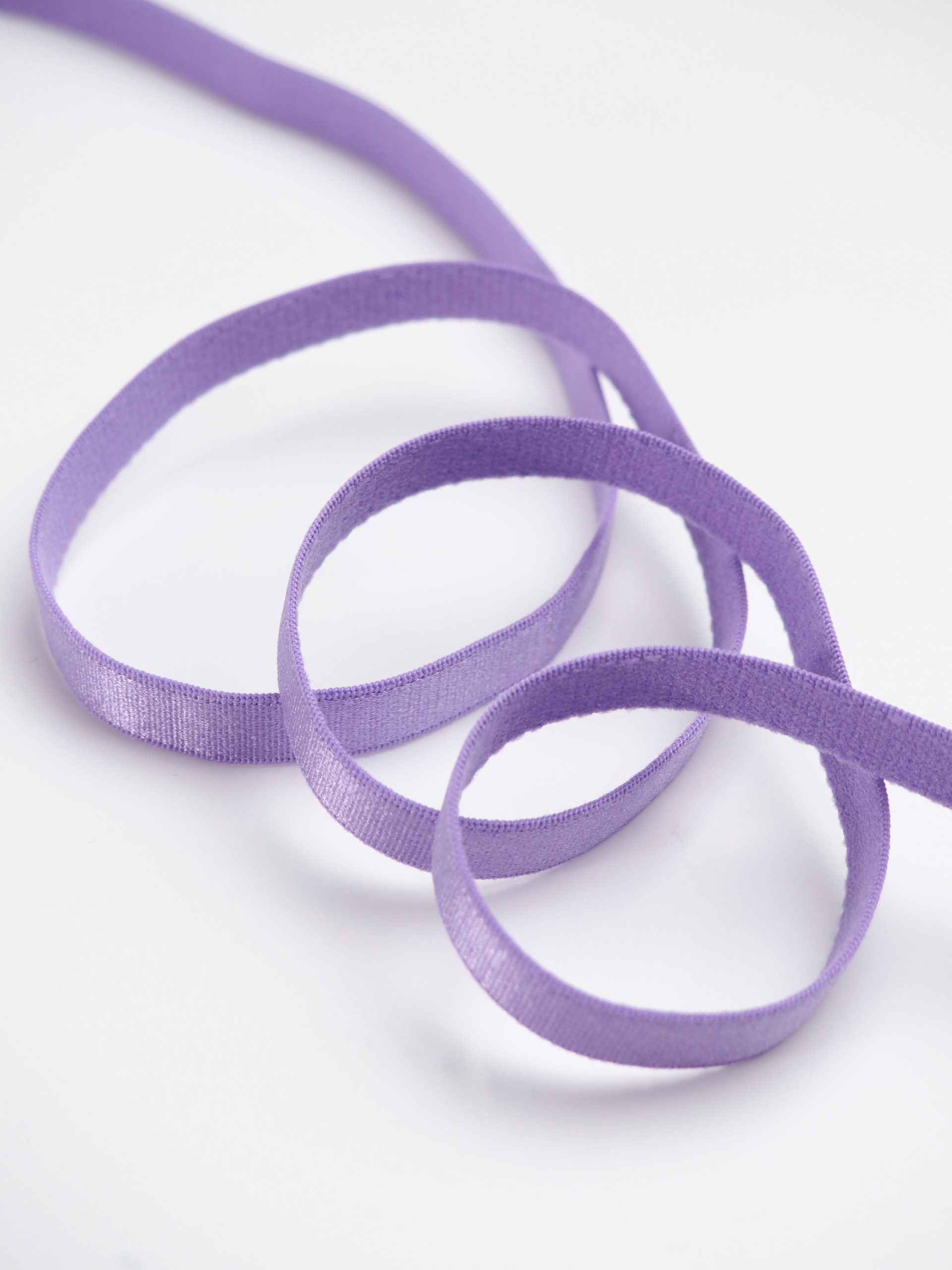 Резинка бретелечная яркая лаванда глянцевая ширина 10 мм