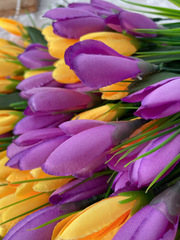 Крокусы-подснежники искусственные, Желто+малиновый ПЫШНЫЙ микс, 35 см, более 90 бутонов в наборе, набор 3+3 букета, всего 6 букетов.