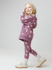 брюки  для девочки  КР 4074/темная орхидея,сердечки к591