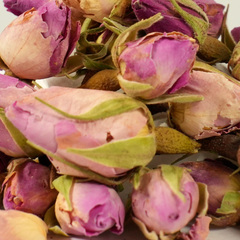 Bambini лакомство высушенные цветы розы для грызунов и кроликов, 10 г