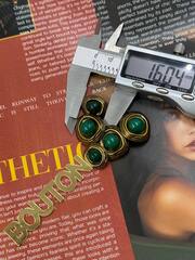 Пуговицы бронзовые неровной формы с зеленым камнем