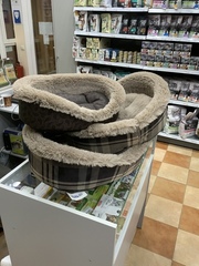 Лежак для животных, плюш, коричневый в клетку (ш40, д50)