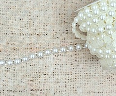 Тесьма жемчуг полубусины на нитке, d 8 мм, молочный