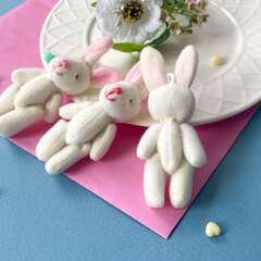 Игрушки для кукол, миниатюра - Заяц мягкий бело-розовый, текстильный, 8 см, набор 3 шт.
