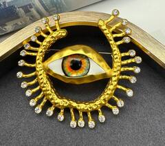 22822-stilnaya-brosh-eye-glaz-v-stile-schiaparelli