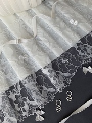 Вышивка на сетке молочная 24 см