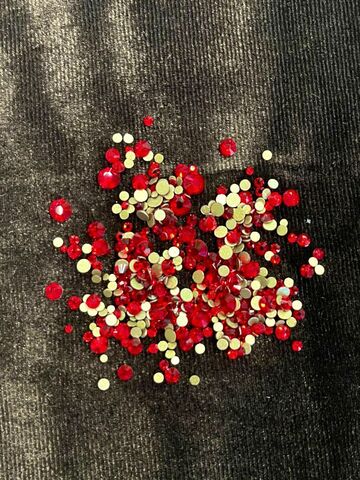 Стеклянные стразы  (размер микс) 1140шт, цвет алый